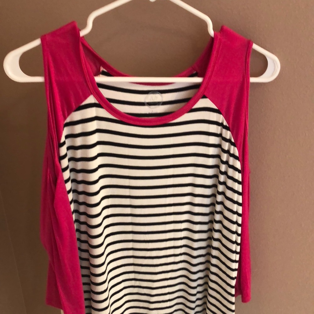 Cute cut out sleeve top